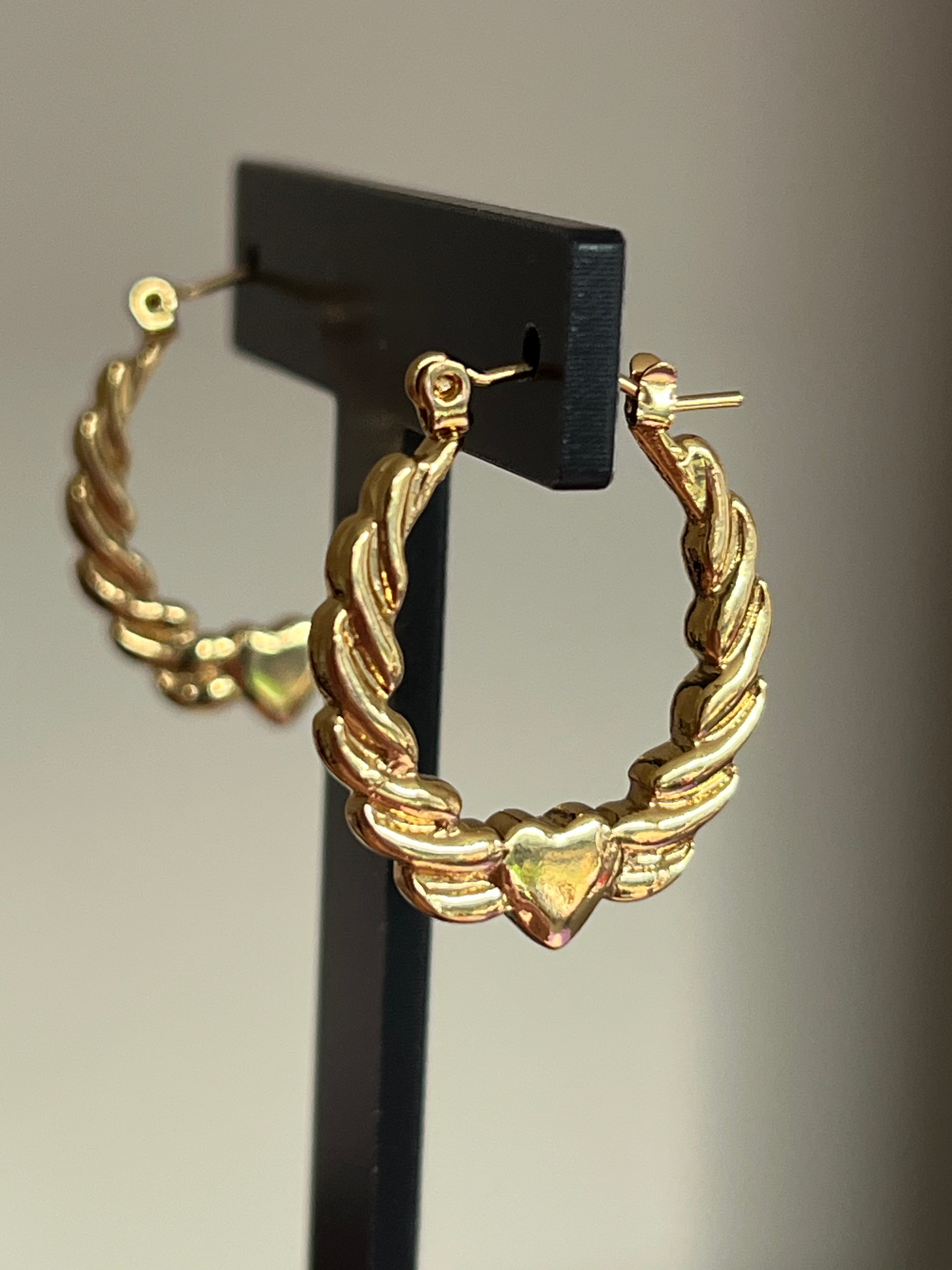 Gold Scalloped Heart Hoop Earrings - Stainless Steel