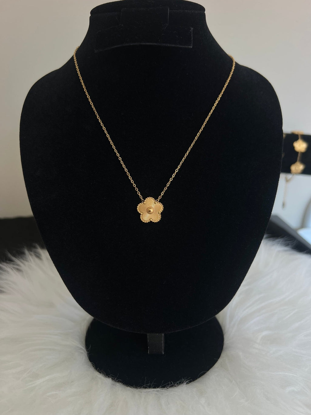 Gold Clover Pendant Necklace - Stainless Steel - Delila Jewellery NZ