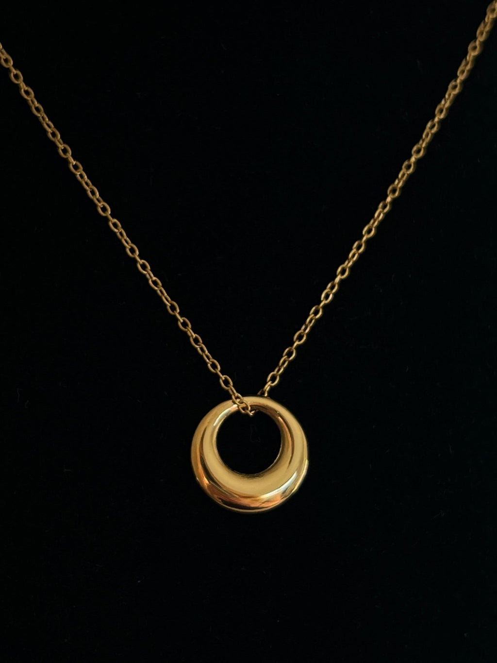 Minimalist Gold Circle Pendant Necklace - Delila Jewellery NZ