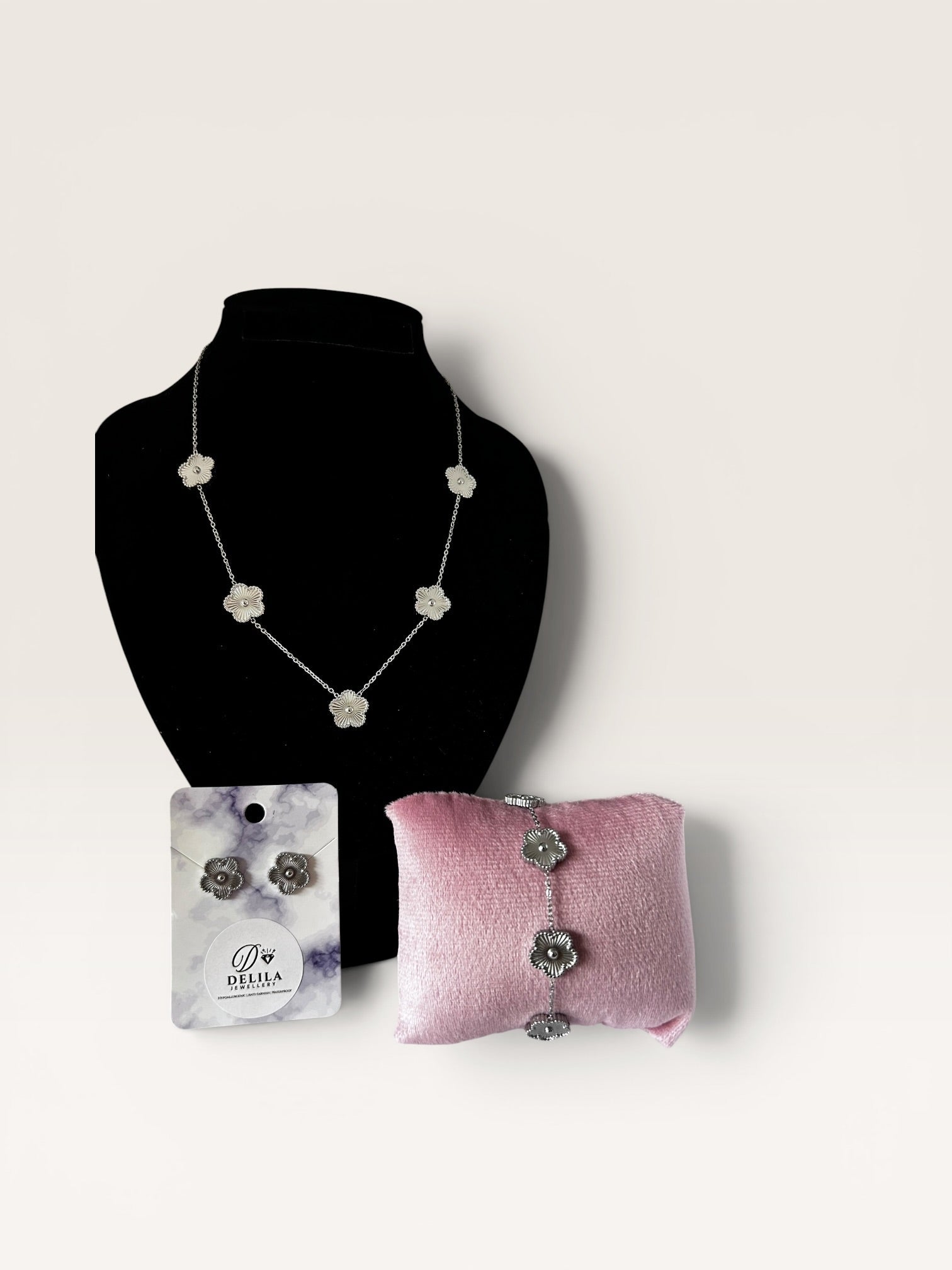 Stainless Steel Silver Five Clover Jewellery Set – 3 Piece - Delila Jewellery NZ